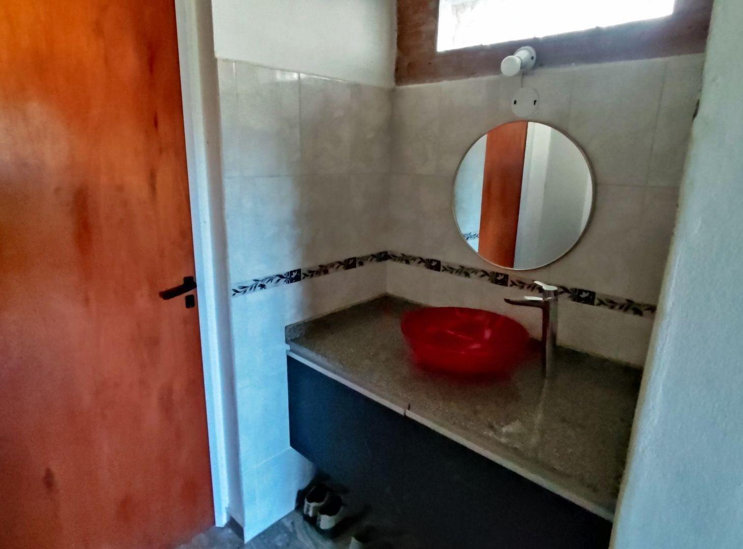 Foto de VENTA CASA 2 DORM PILETA ESCRITURA TANTI, imagen 3