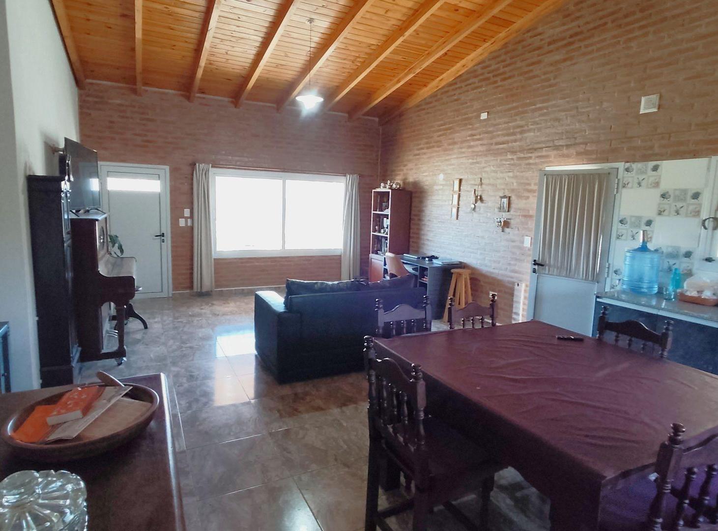Foto de VENTA CASA PILETA 2DOR PARADOR TANTI ESCRITURA, imagen 3