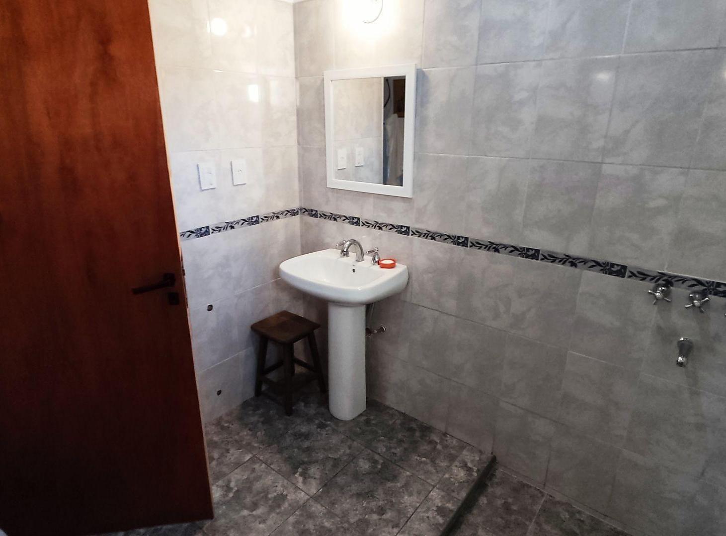 Foto de VENTA CASA 2 DORM PILETA ESCRITURA TANTI, imagen 5