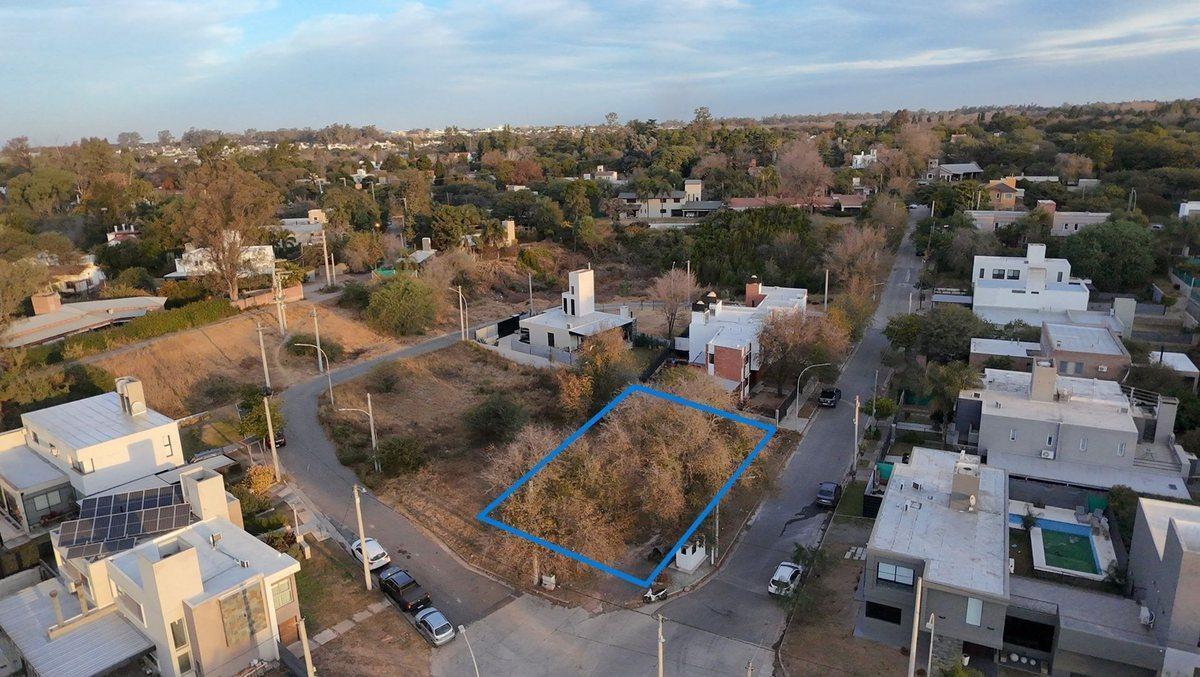 Foto de VENTA LOTE ESQUINA LOS CAROLINO APTO DUPLEX PLANO, imagen 4