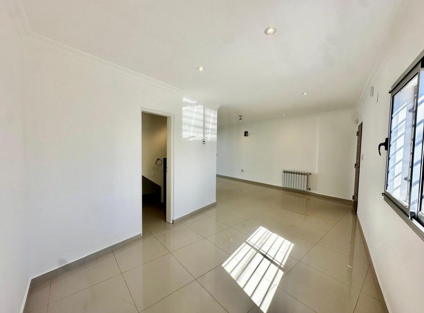 Foto de Venta Duplex Chacras del Norte frente a plaza, imagen 2