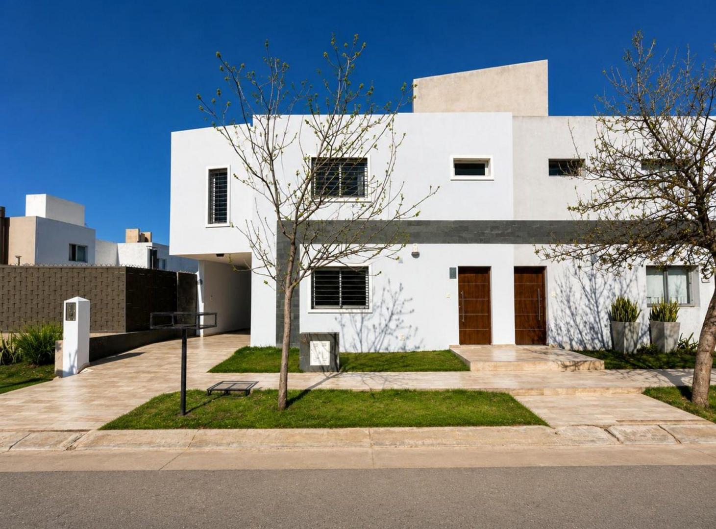 Foto de Venta Duplex Chacras del Norte frente a plaza, imagen 3