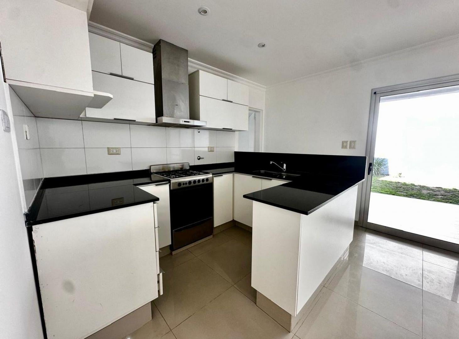 Foto de Venta Duplex Chacras del Norte frente a plaza, imagen 5