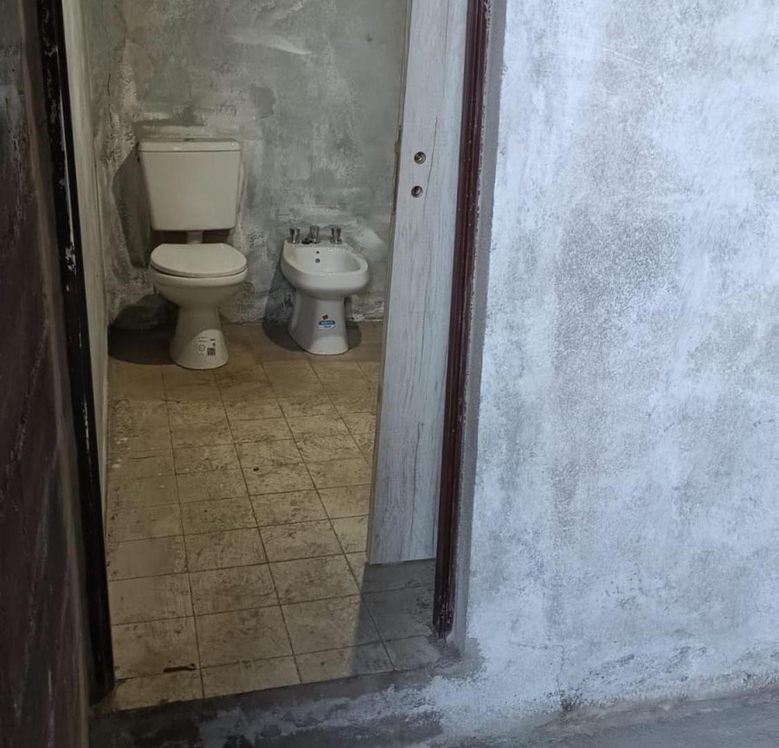 Foto de VENTA GALPON REFACCIONADO A 100 MTS DE AV COLON, imagen 4