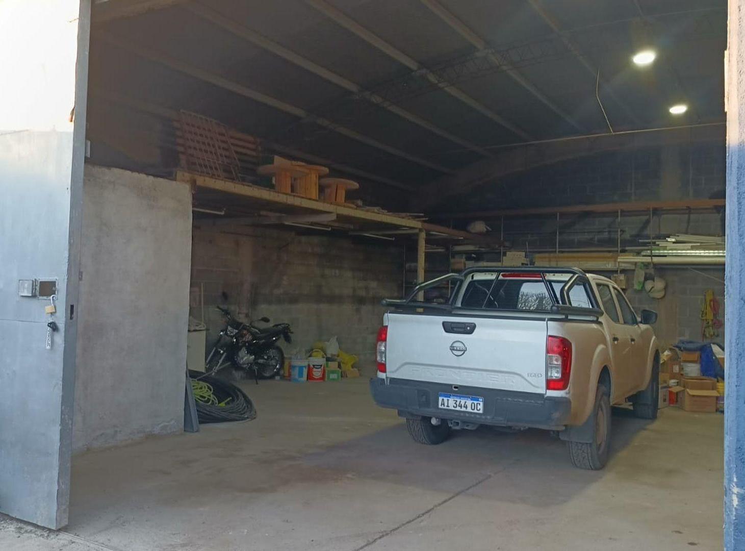 Foto de VENTA GALPON REFACCIONADO A 100 MTS DE AV COLON, imagen 3