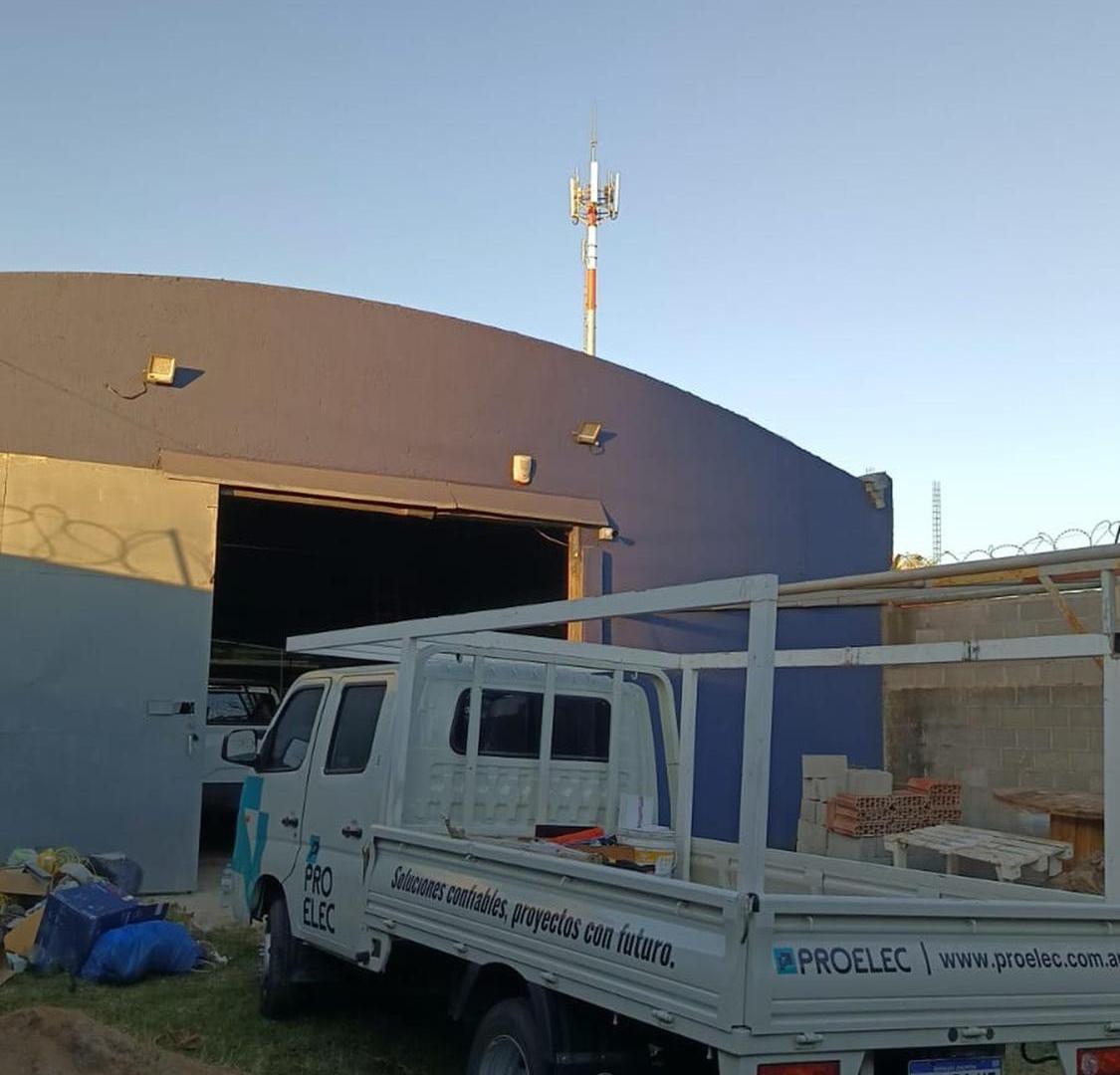 Foto de VENTA GALPON REFACCIONADO A 100 MTS DE AV COLON, imagen 5