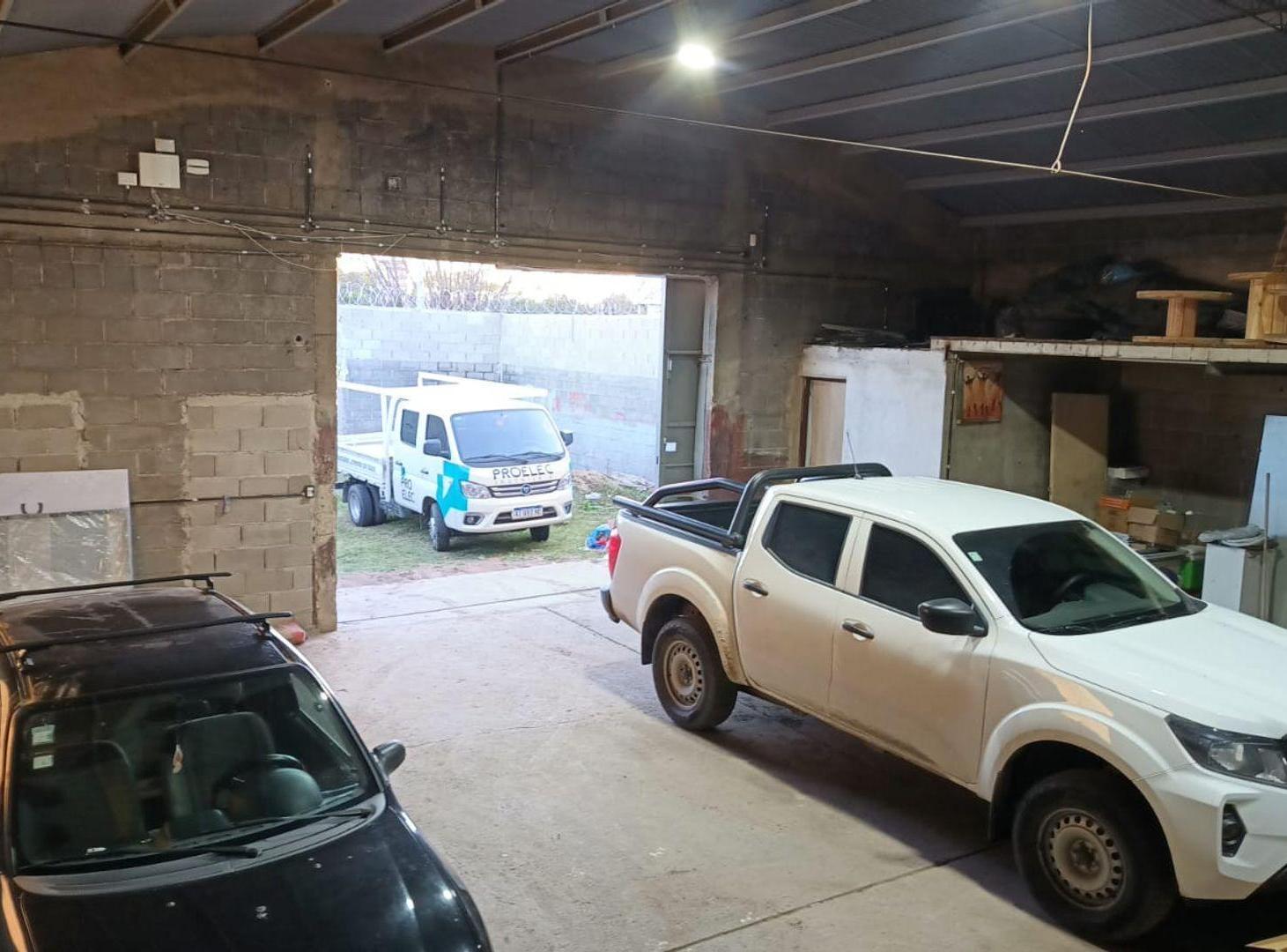 Foto de VENTA GALPON REFACCIONADO A 100 MTS DE AV COLON, imagen 1
