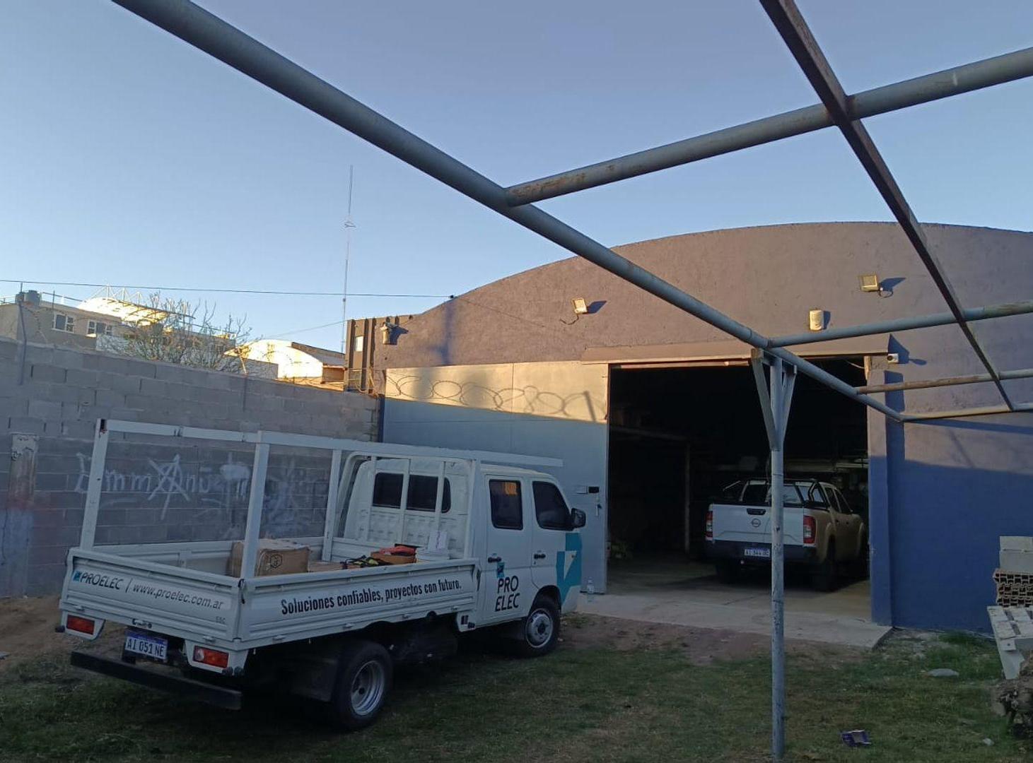 VENTA GALPON REFACCIONADO A 100 MTS DE AV COLON