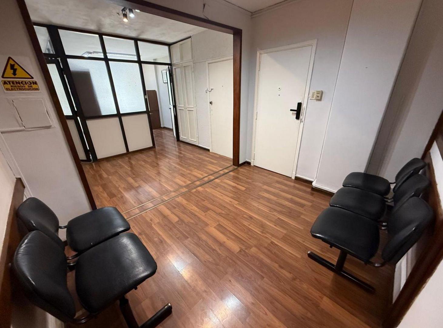 Foto de VENTA OFICINA CENTRO ZONA CAÑADA Y 27 DE ABRIL, imagen 1