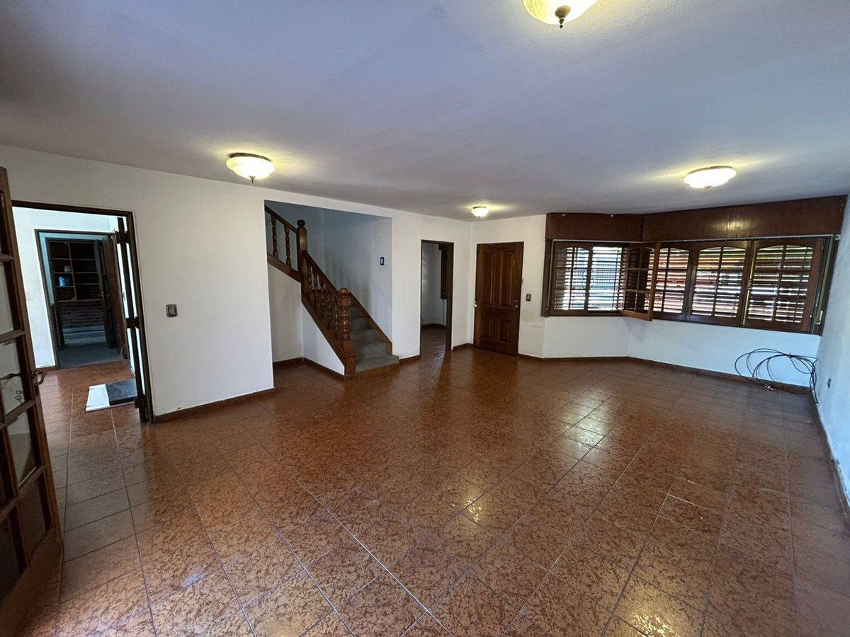 Foto de VENTA CASA 4 DORMITORIOS PILETA BARRIO URCA, imagen 5