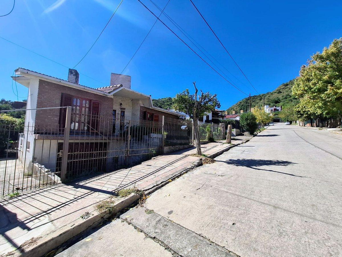 Foto de VENTA CASA 3 DORMIS MÁS 2 DEPARTAMENTOS CARLOS PAZ, imagen 3