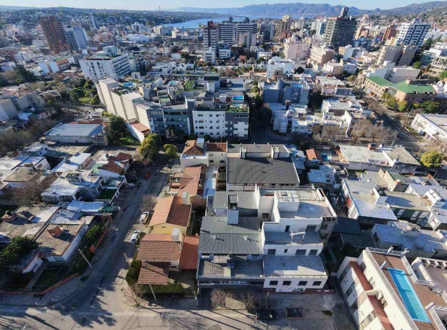Foto de VENTA DE DPTO UN DORM Y COCHERA CENTRO CARLOS PAZ, imagen 2