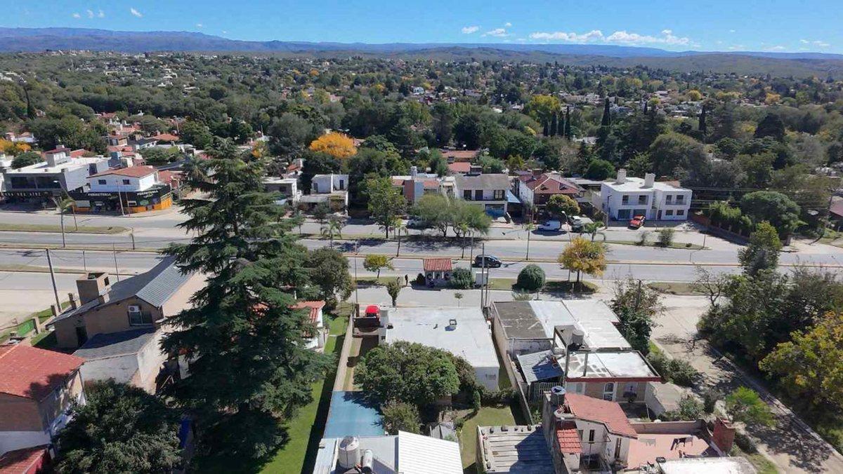 Foto de VENTA LOCAL COMERCIAL Y CASA 2 DORM SOBRE CARCANO, imagen 2