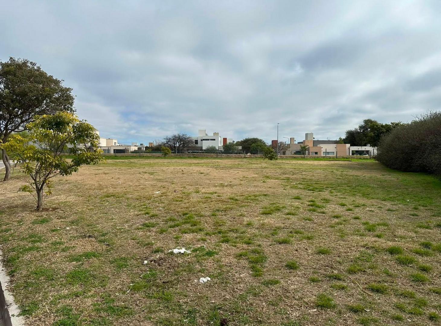 Foto de LOTE UNICO ESQUINA 7 SOLES-HEREDADES-1400 M2, imagen 3