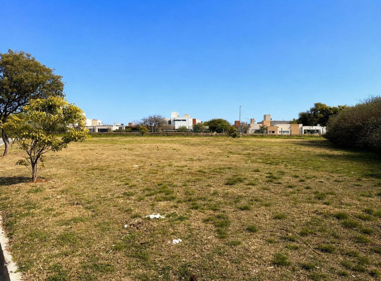 Foto de LOTE UNICO ESQUINA 7 SOLES-HEREDADES-1400 M2, imagen 4