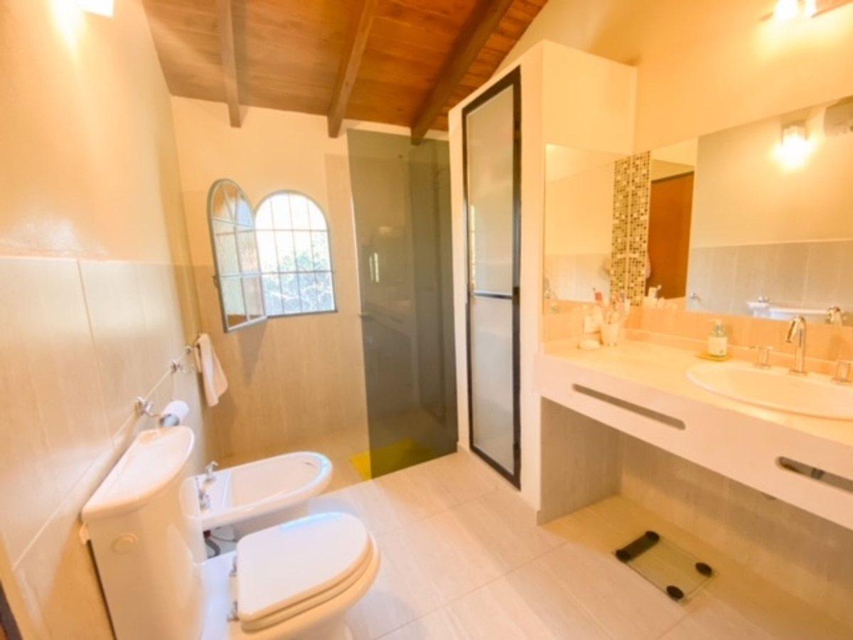 Foto de VENTA CASA 2 DORMITORIOS CON PILETA AGUA DE ORO, imagen 4