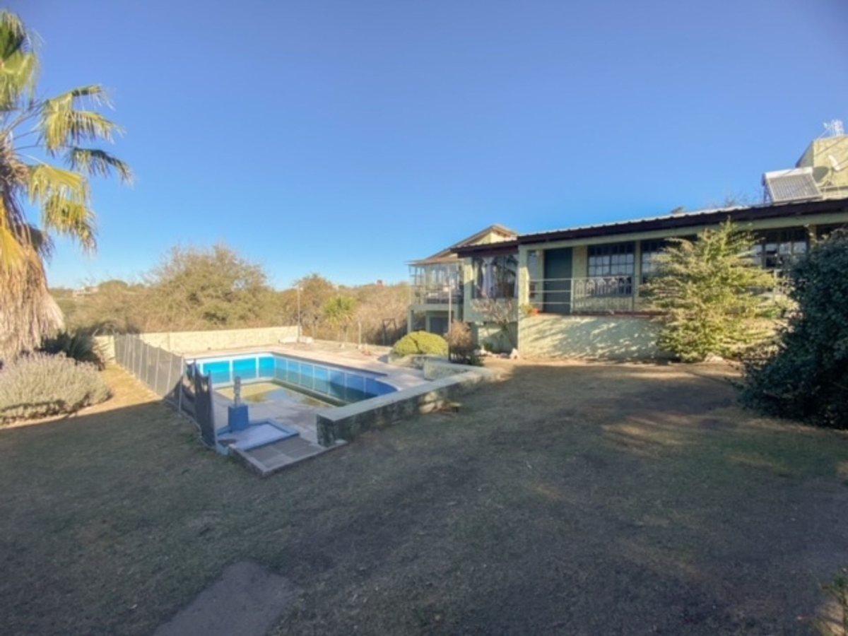 Foto de VENTA CASA 2 DORMITORIOS CON PILETA AGUA DE ORO, imagen 1