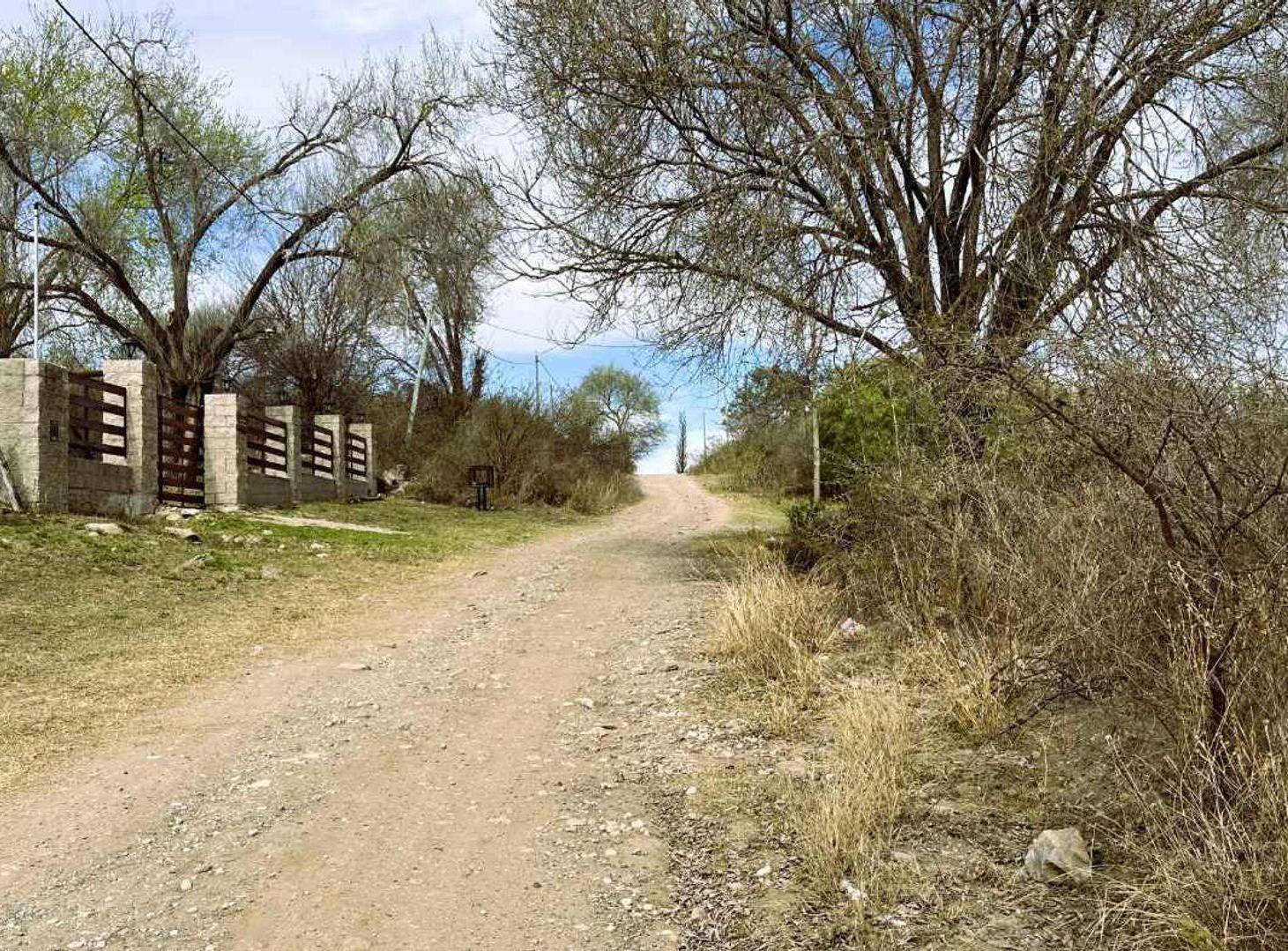Foto de VENTA TERRENO PLANO EN COSQUIN 1450M2, imagen 4