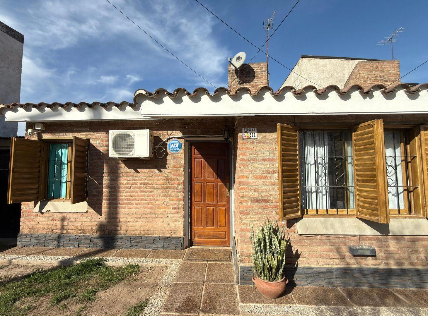 Foto de VENTA CASA 2 DORM INDUSTRIAL OESTE, imagen 1