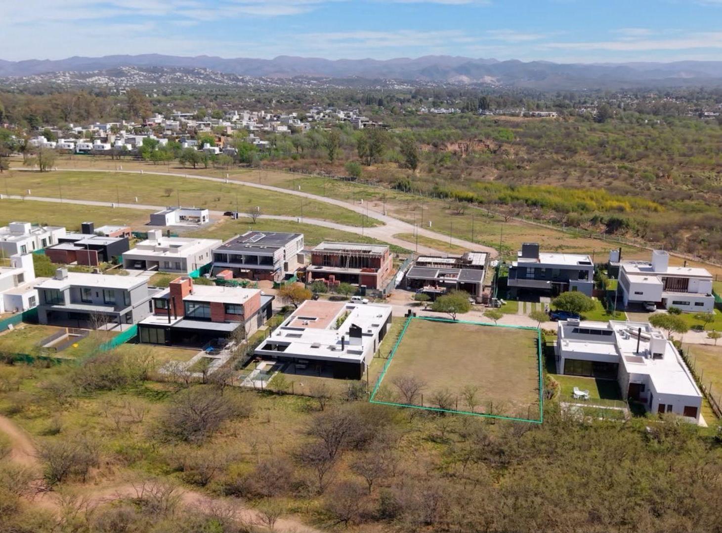 Foto de Venta lote Piana Valle Escondido 830m2, imagen 3