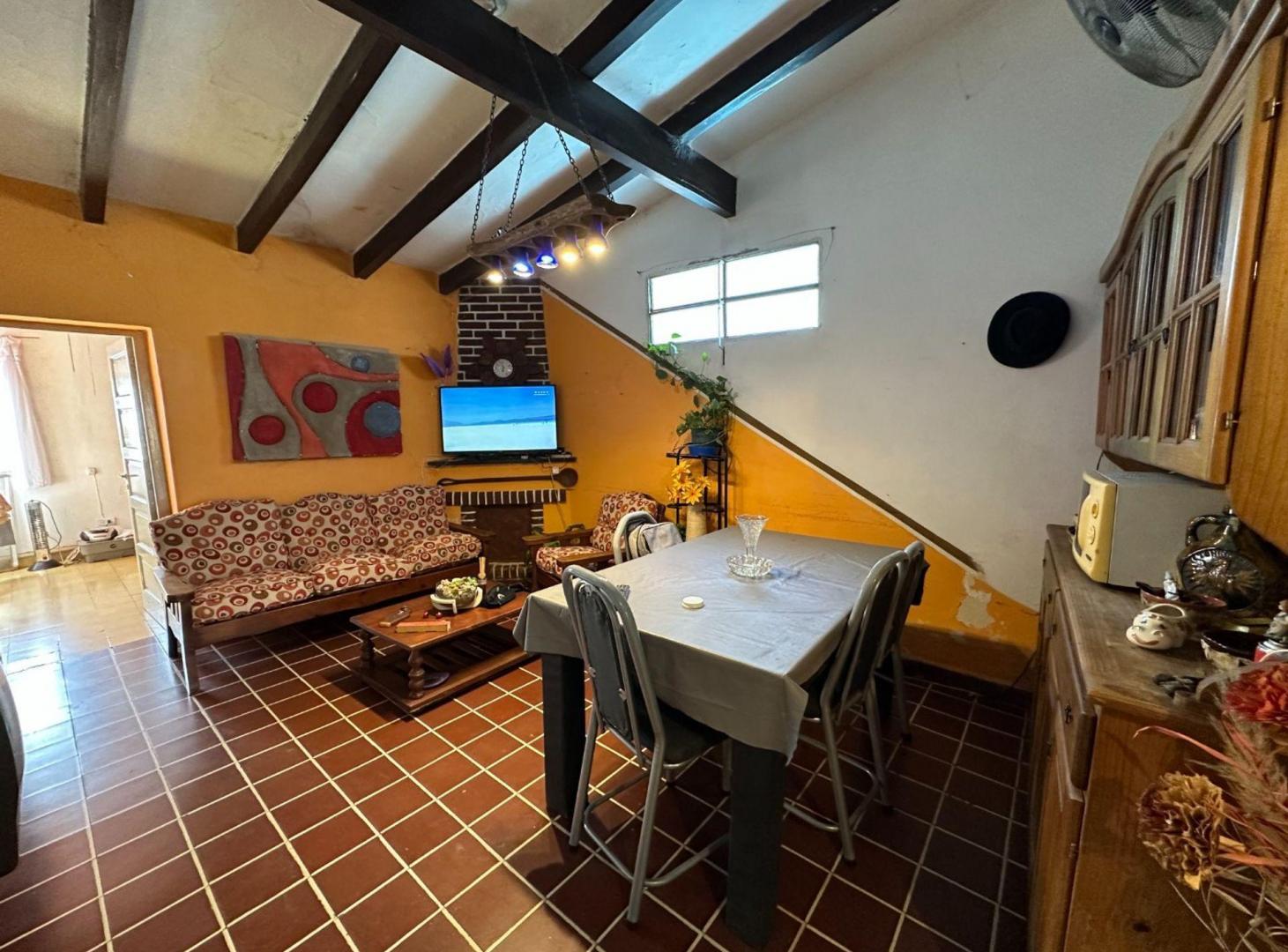 Foto de VENTA PH CENTRO CARLOS PAZ. 3 DORM , AMPLIO PATIO., imagen 2