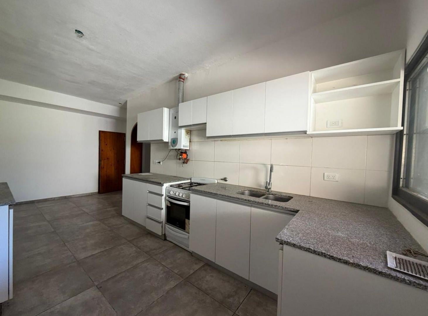 Foto de VENTA CASA 4 DORM BARRIO MAIPU 2A SECCION, imagen 4