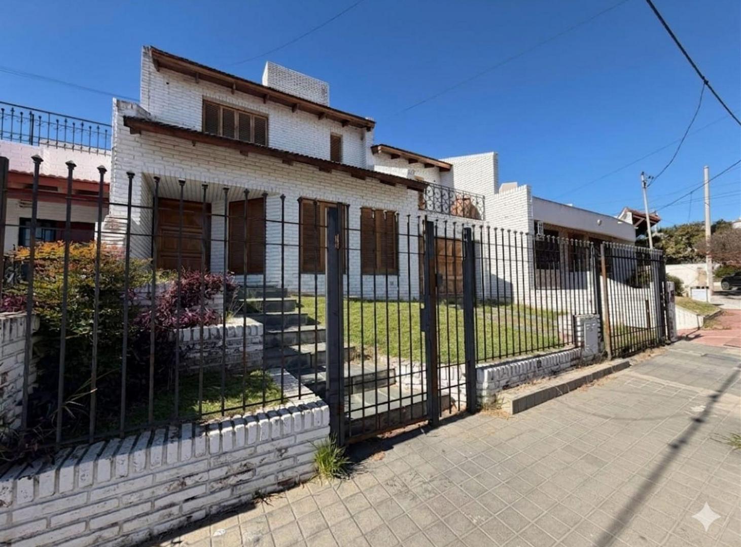 Foto de VENTA CASA 4 DORM BARRIO MAIPU 2A SECCION, imagen 3