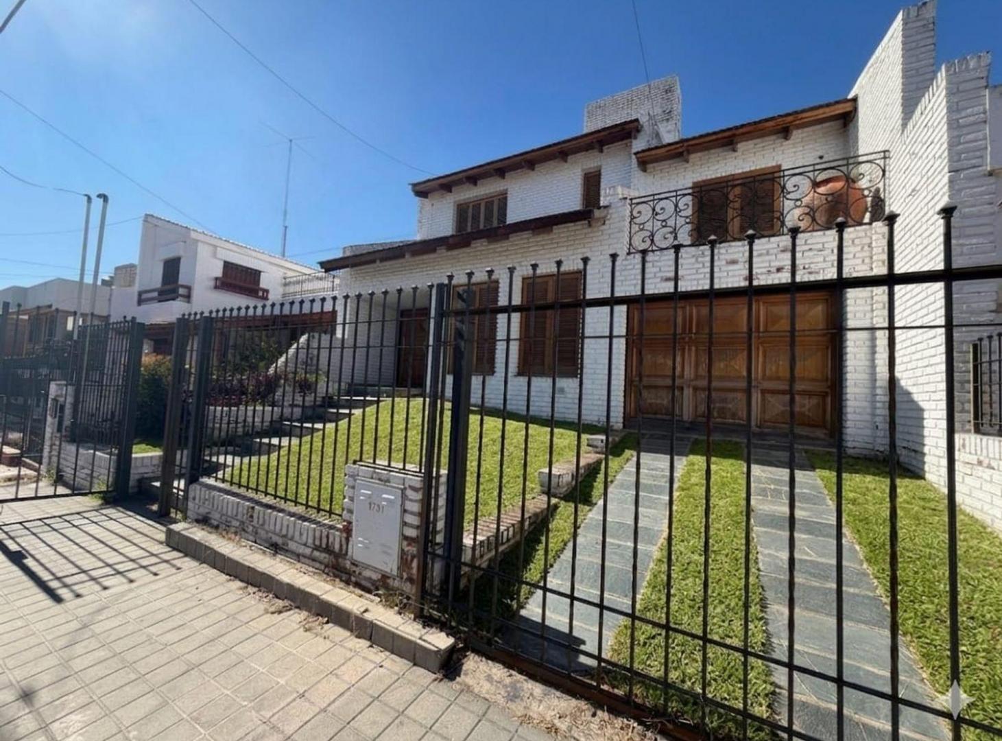Foto de VENTA CASA 4 DORM BARRIO MAIPU 2A SECCION, imagen 1
