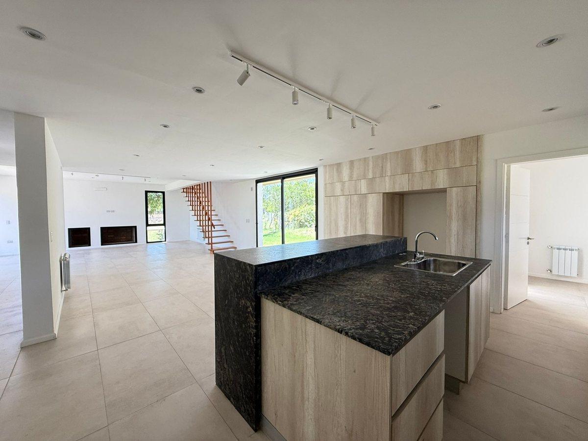 Foto de VENTA EXCLUSIVA CASA 3 DORM EL TERRON MENDIOLAZA, imagen 2