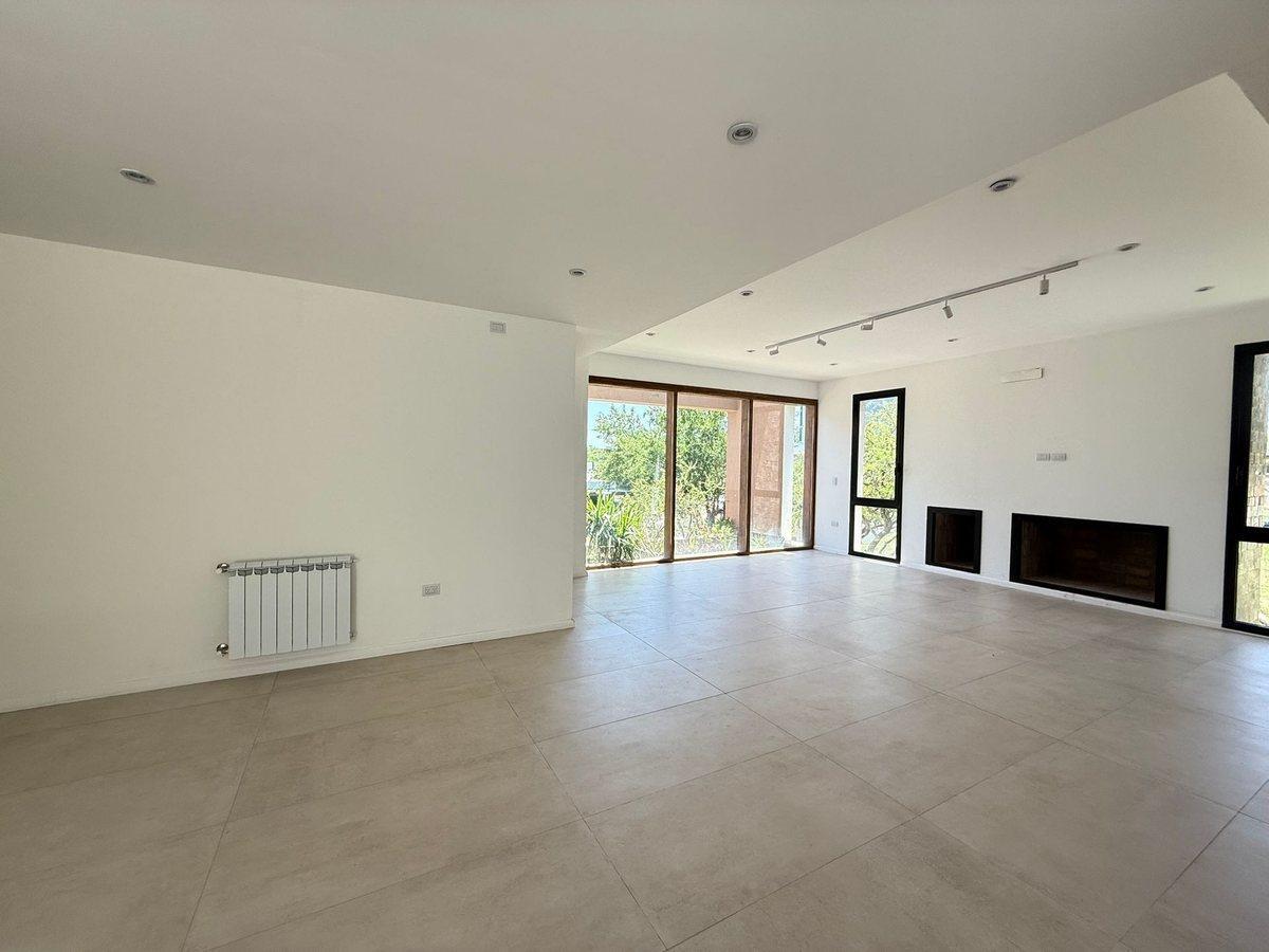 Foto de VENTA EXCLUSIVA CASA 3 DORM EL TERRON MENDIOLAZA, imagen 5