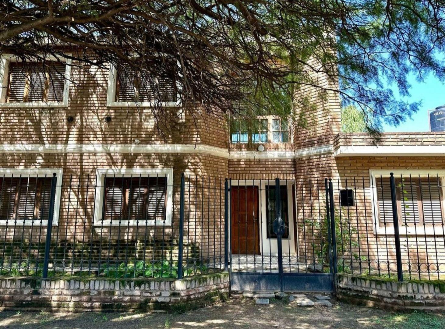 Foto de CASA EN VENTA 4 DORMITORIOS, imagen 2