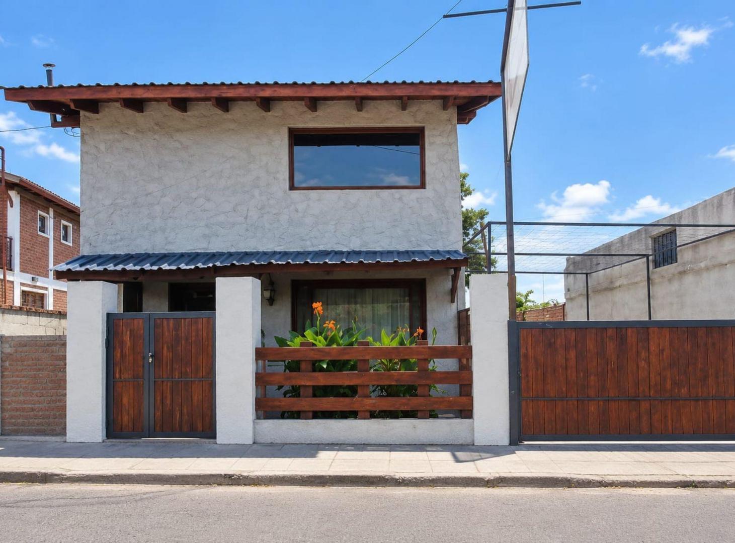 Foto de Venta De Casa con Departamento y Local Comercial, imagen 1