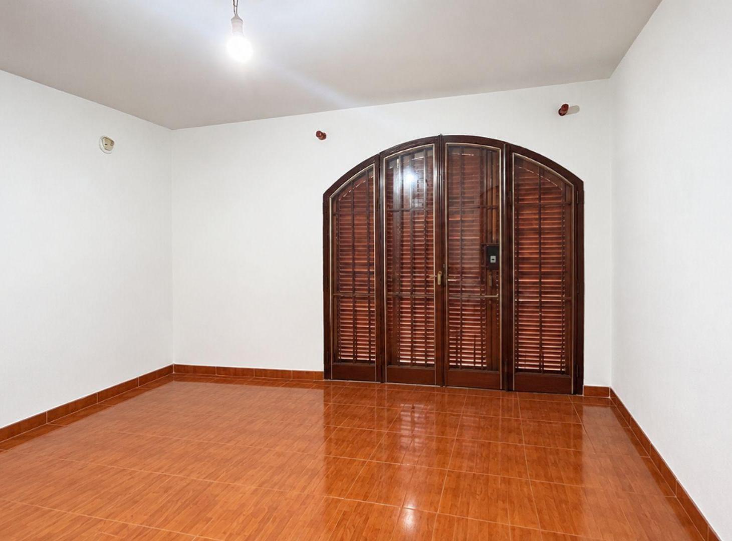Foto de VENTA CASA 4 DORM 3 BAÑOS PILETA QUINCHO URCA, imagen 4