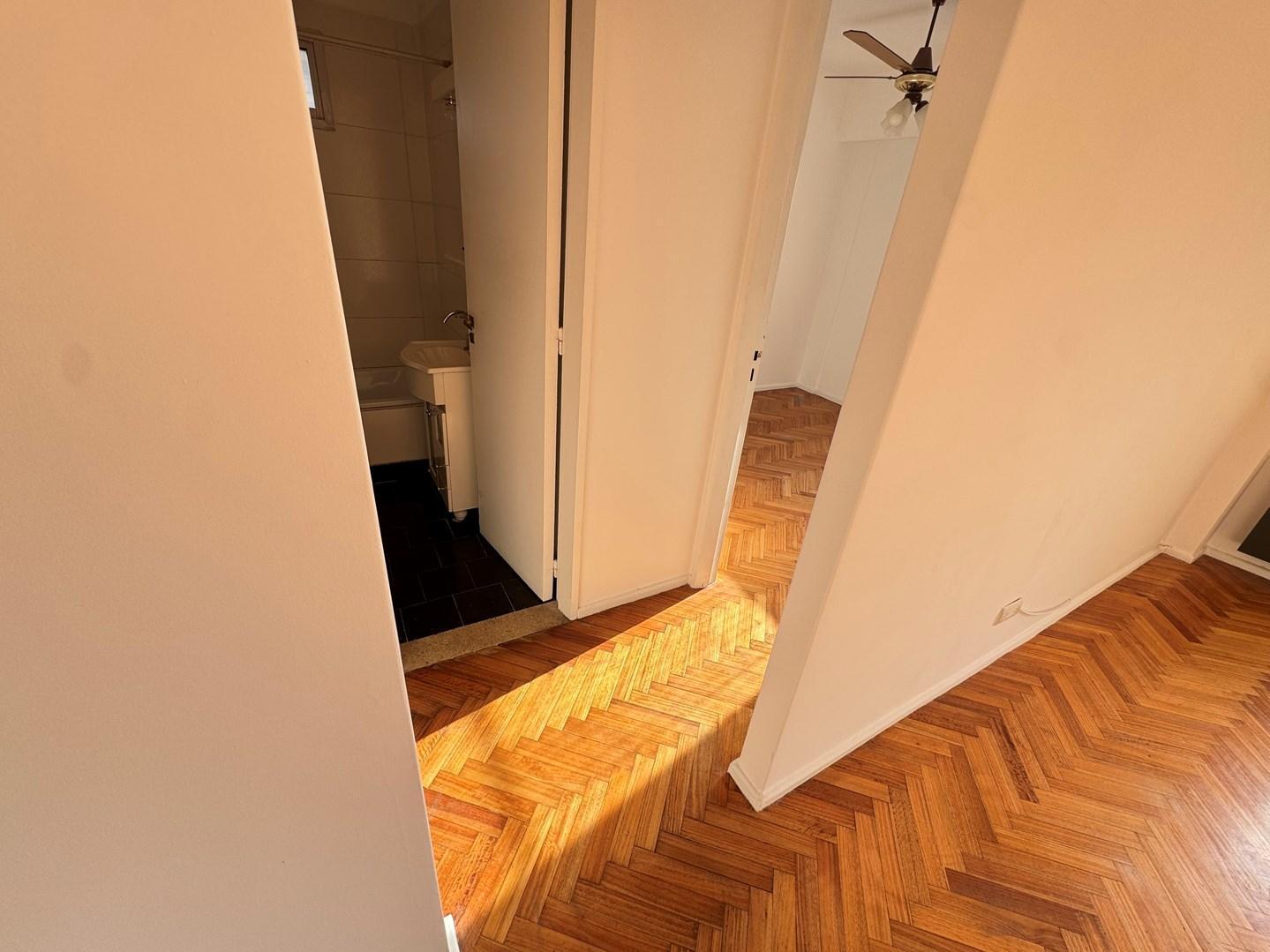 Foto de AMPLIO 2 AMBIENTES - TODO EXTERNO - SUPER LUMINOSO - EXCELENTE ESTADO, imagen 3