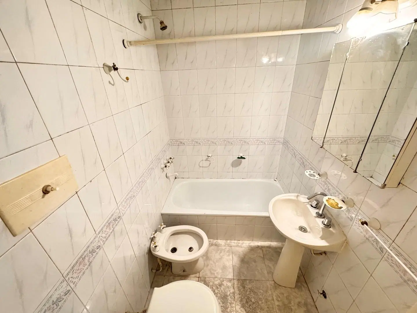 ALQUILER 2 AMBIENTES - COCINA Y BAÑO COMPLETO - EXCELENTE UBICACION 4