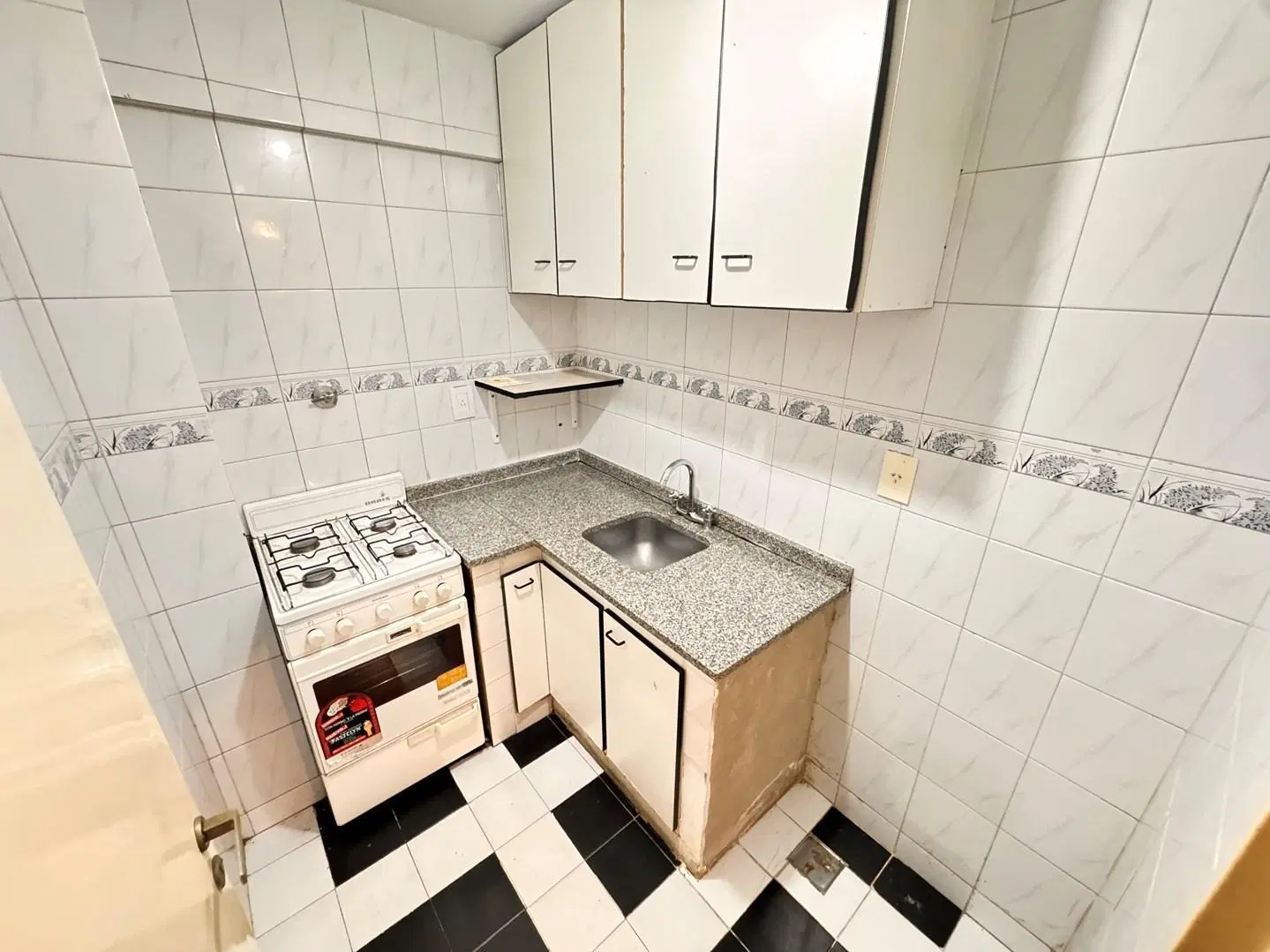 DEPARTAMENTO 2 AMBIENTES - BALCON CON LAVADERO - EXCELENTE UBICACION 1