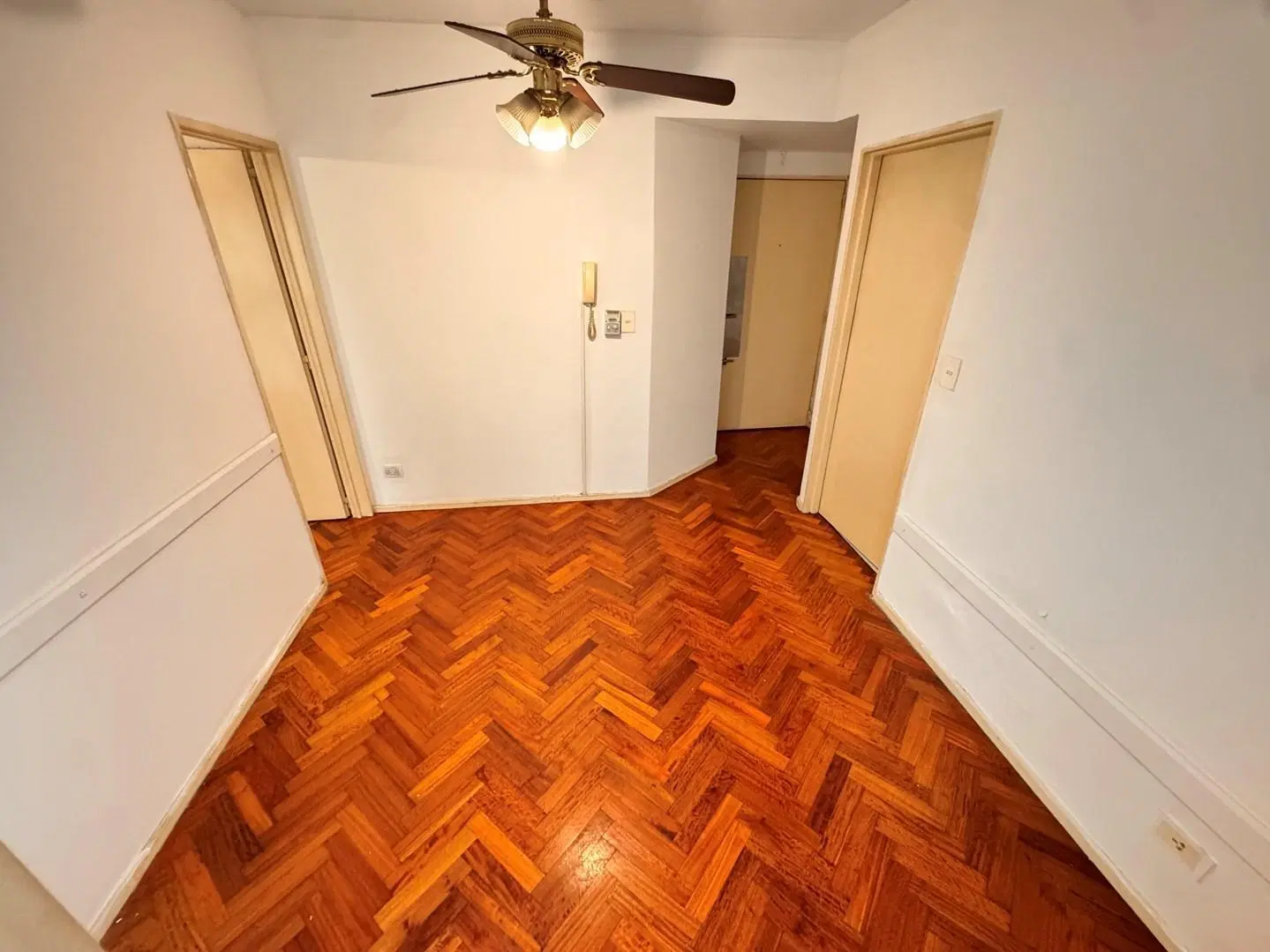 DEPARTAMENTO 2 AMBIENTES - BALCON CON LAVADERO - EXCELENTE UBICACION 3