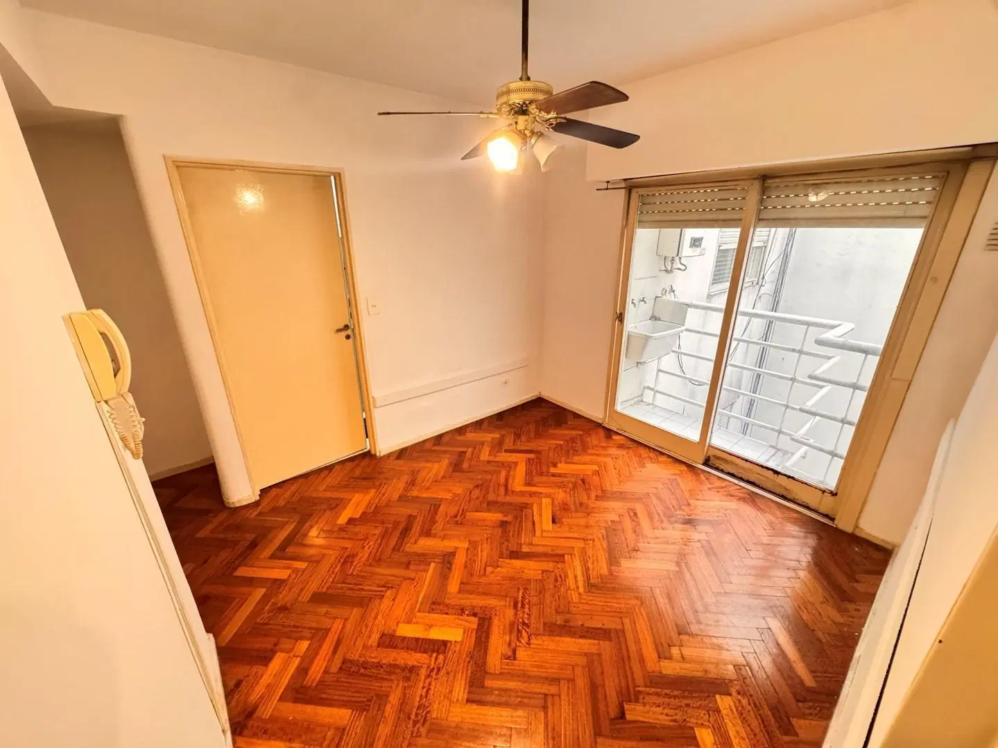 DEPARTAMENTO 2 AMBIENTES - BALCON CON LAVADERO - EXCELENTE UBICACION 4
