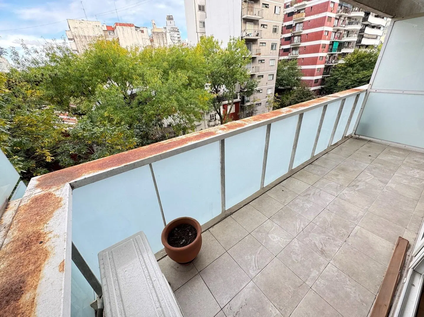 DEPTO 2 AMBIENTES - COCHERA FIJA - BALCON AL FRENTE - SUPER LUMINOSO 2