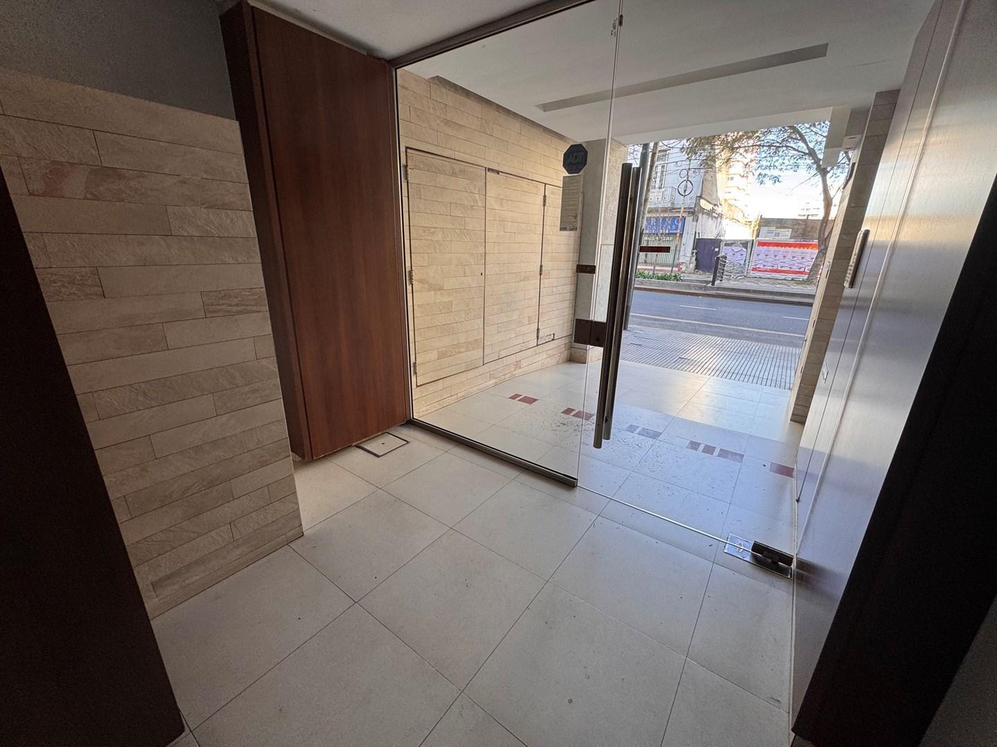Foto de EXCELENTE DEPARTAMENTO CON BALCON AL FRENTE - SUPER SOLEADO Y LUMINOSO, imagen 5