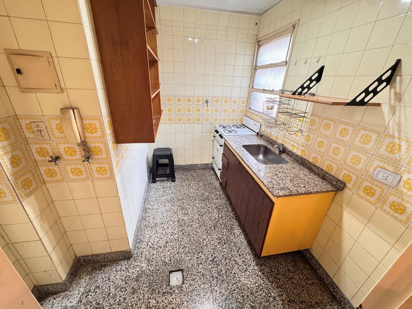Foto de EXCELENTE 2 AMBIENTES - SUPER LUMINOSO - TODO RECIEN PINTADO A NUEVO, imagen 3