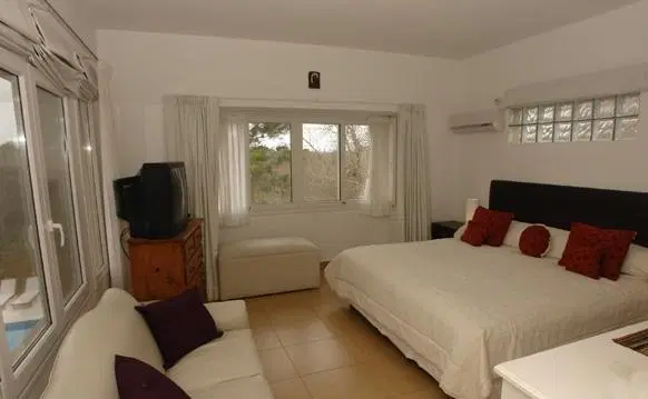 CASA EN CARILO CON PILETA EN VENTA 2