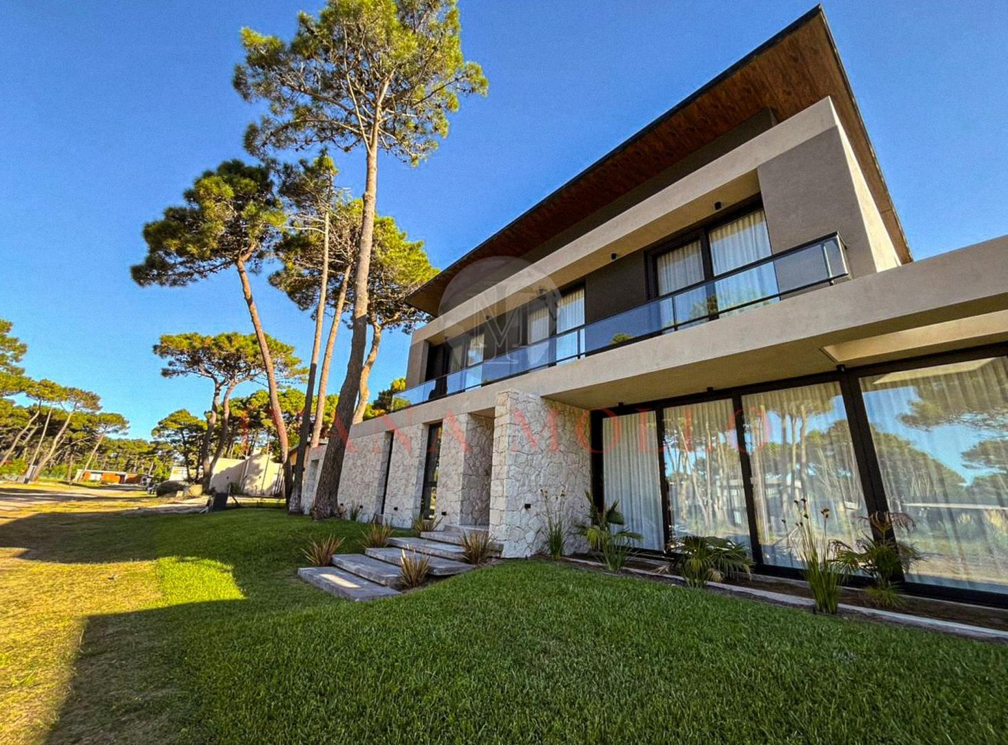 CASA EN VENTA BARRIO PIONEROS - PINAMAR - 6 AMBIENTES