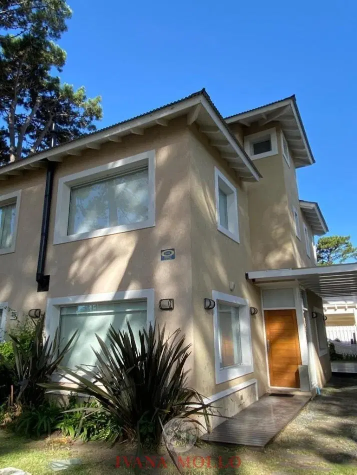 TRIPLEX 4 AMBIENTES EN VENTA - PINAMAR 2