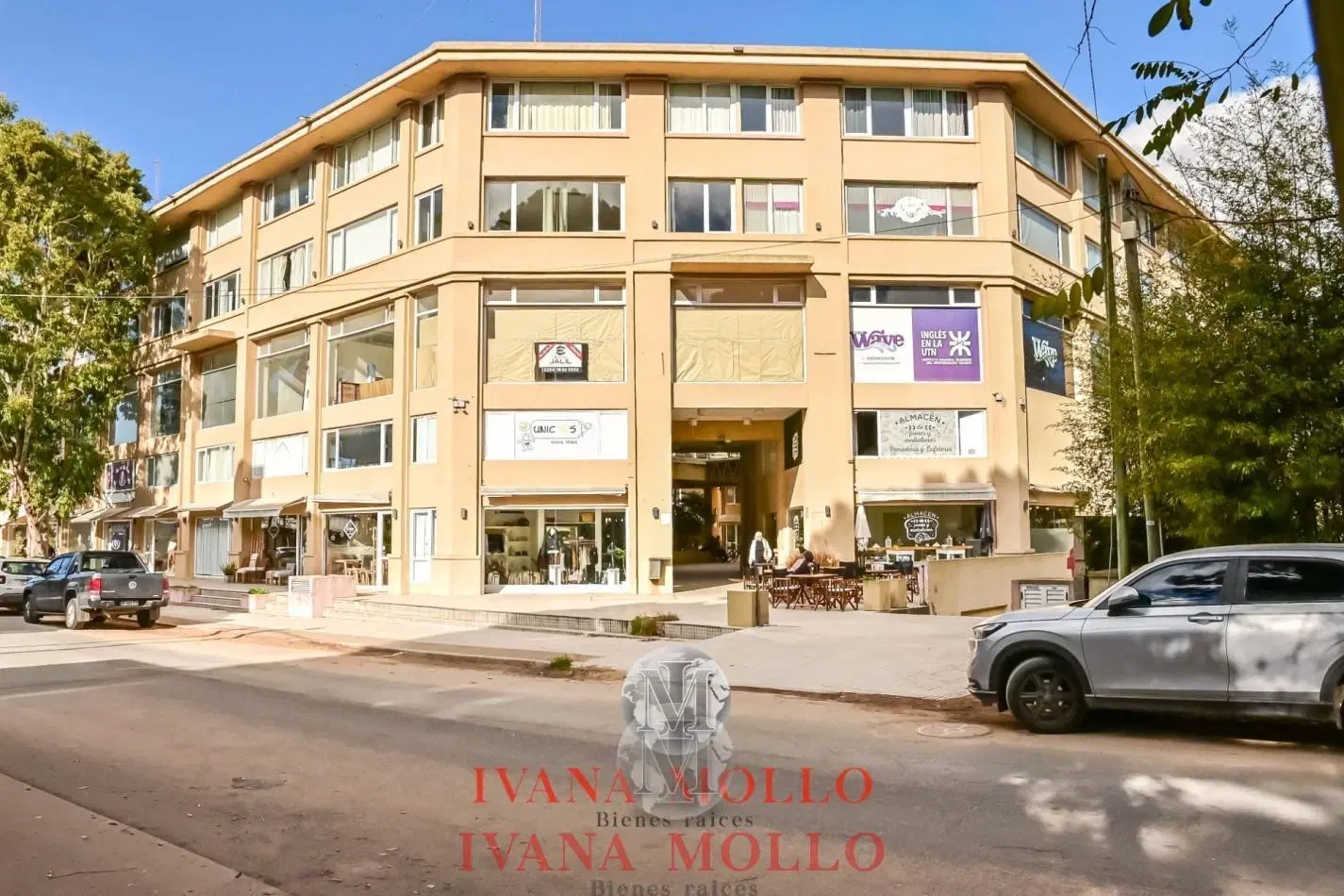 LOCAL COMERCIAL CENTRICO A LA VENTA CON FINANCIACION - PASEO EL AGORA - PINAMAR 2