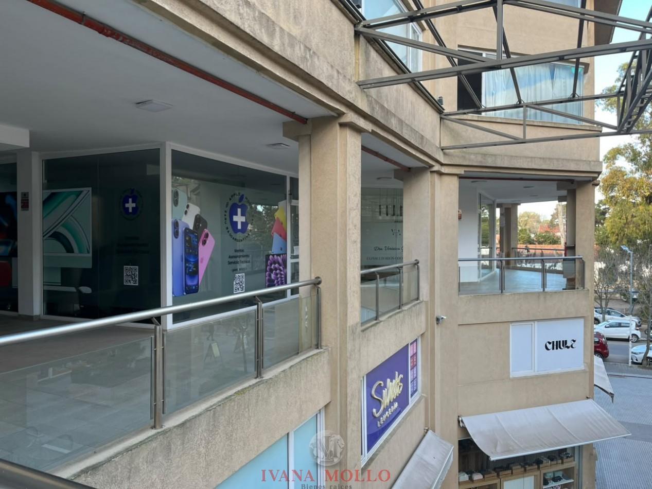 Foto de LOCAL COMERCIAL CENTRICO A LA VENTA - 1MER PISO PASEO EL AGORA - PINAMAR, imagen 1