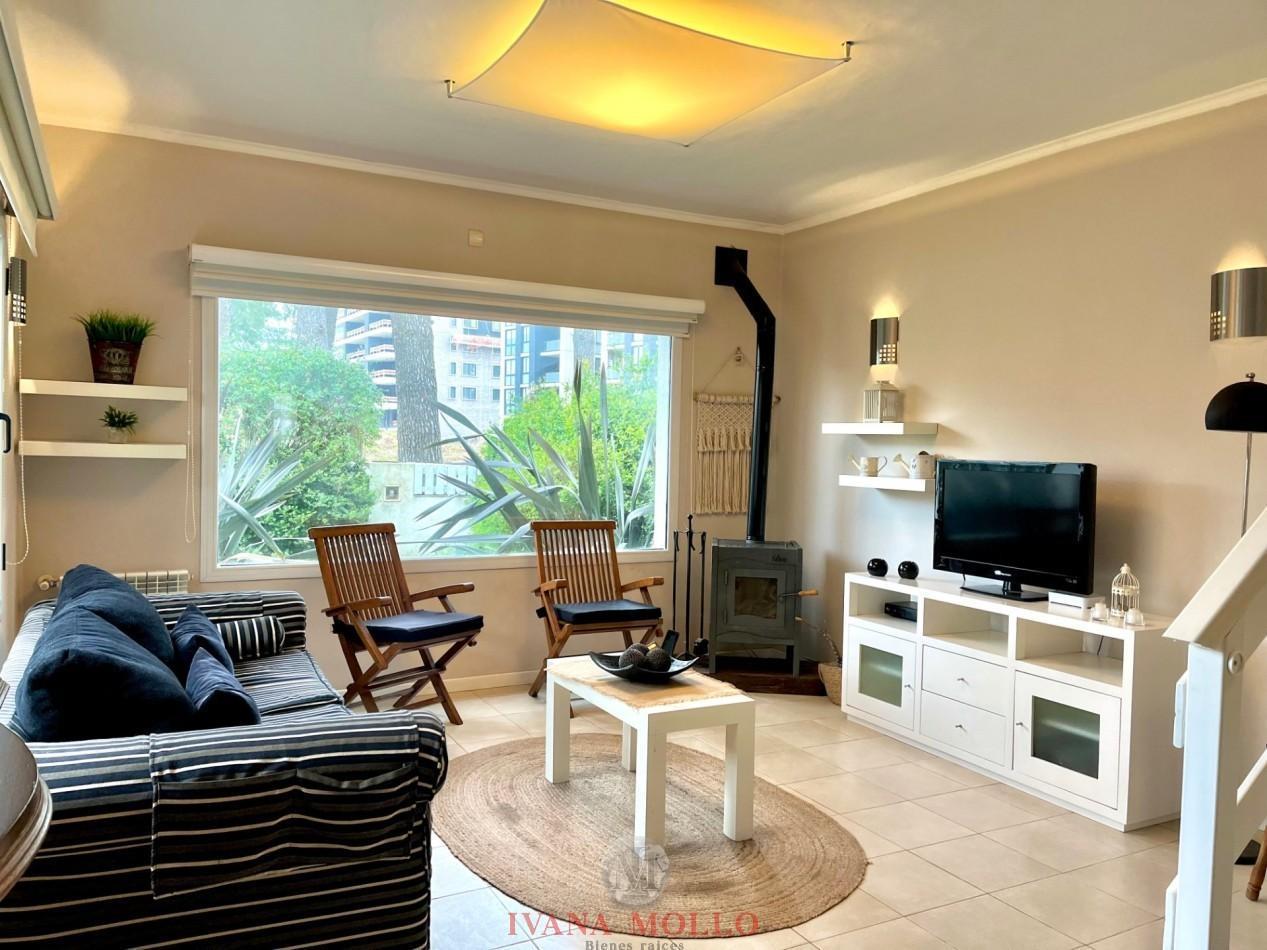 Foto de Triplex en venta 4 ambientes en Pinamar con pileta, imagen 1