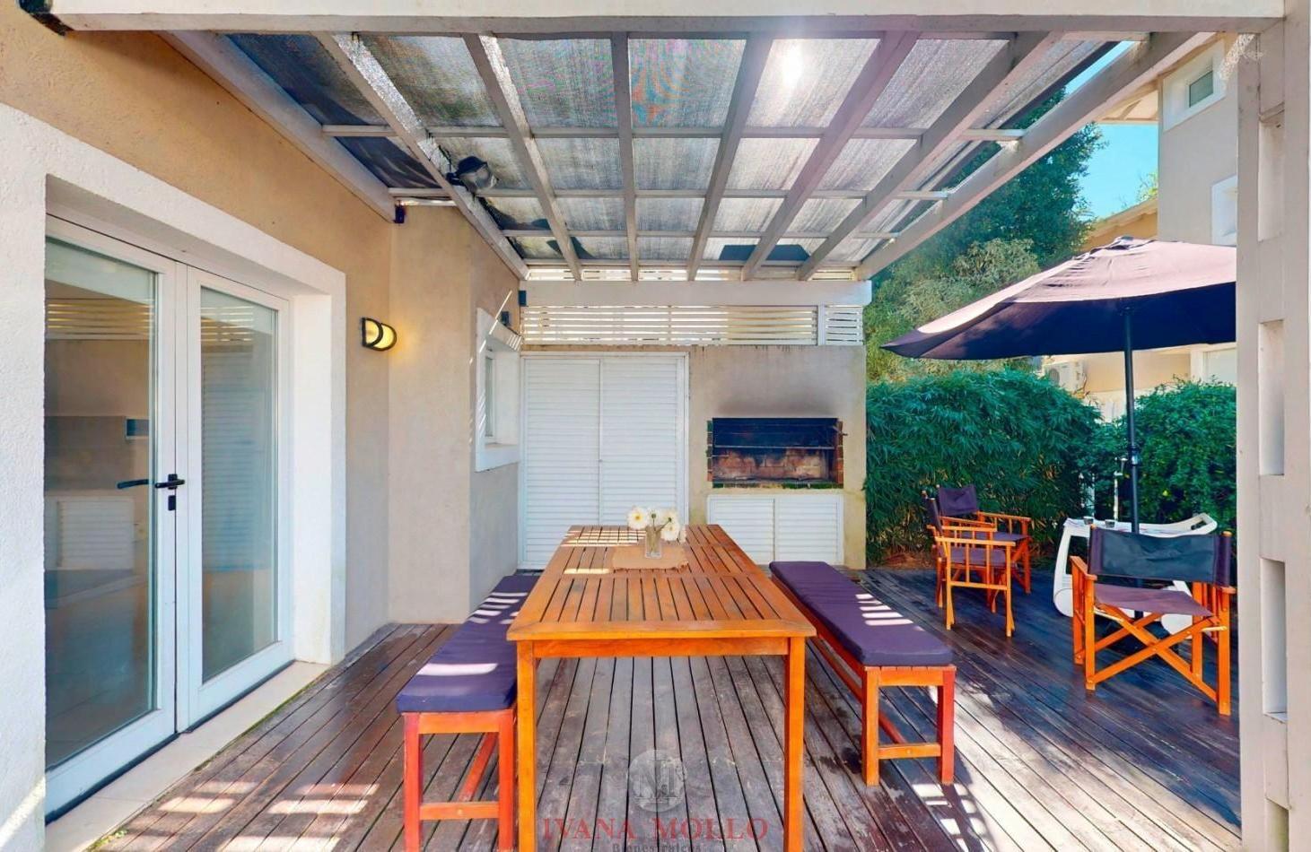 Foto de Triplex en venta 4 ambientes en Pinamar con pileta, imagen 3