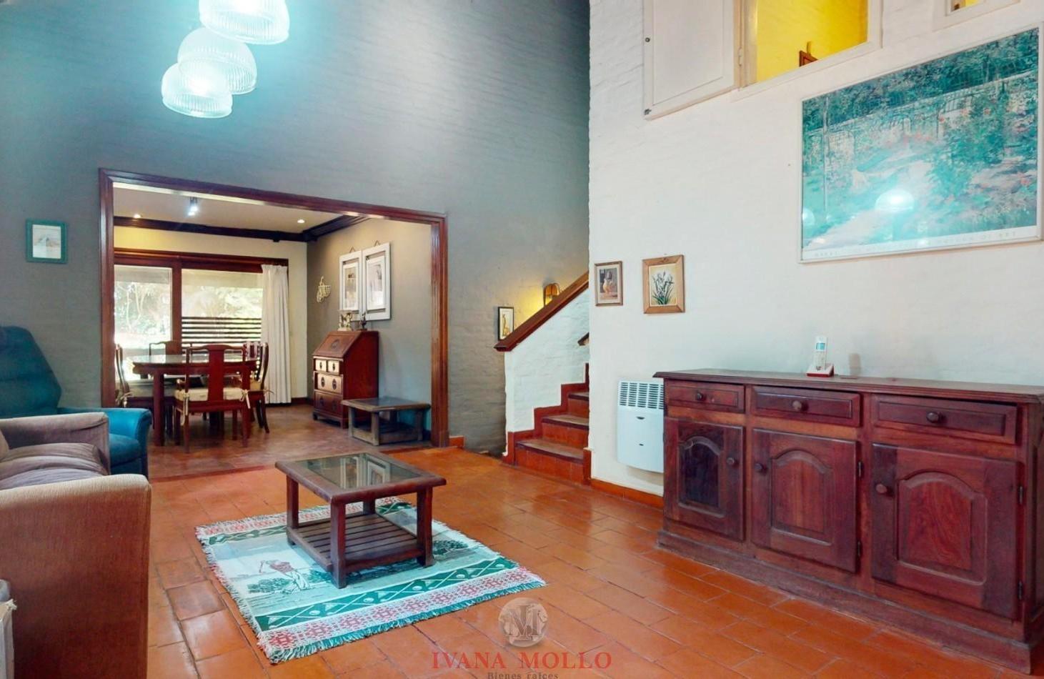Foto de Casa en venta 5 ambientes en Carilo con pileta, imagen 1