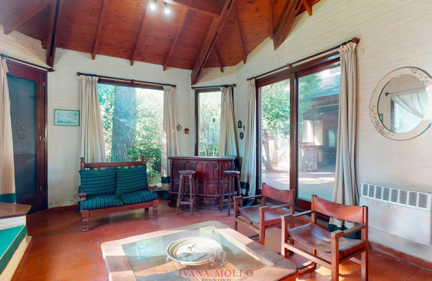 Foto de Casa en venta 5 ambientes en Carilo con pileta, imagen 4